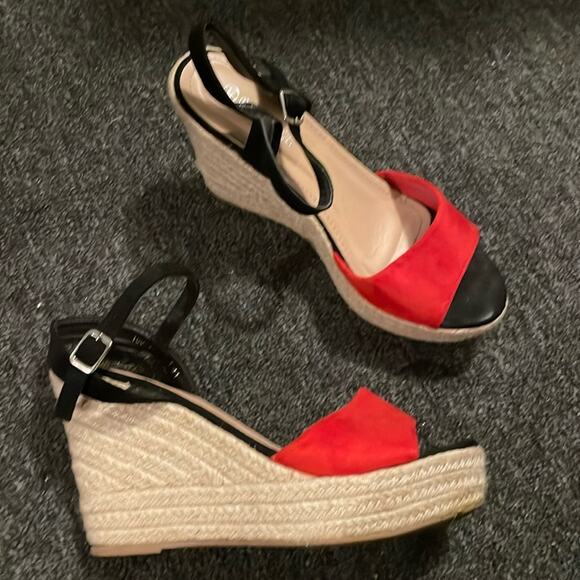Bestelle Brand Size 41 Red and Black Wedge High Heel Sandal - Picture 1 of 9